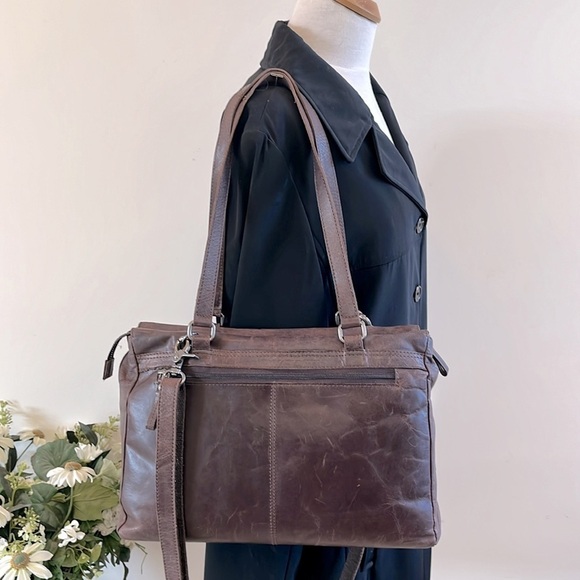 Spikes & Sparrow Leather Tote with Padded Tablet Compartment - Picture 1 of 13